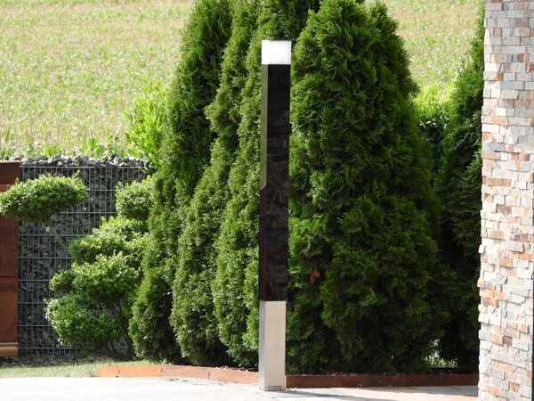 Infrarotschranke-Gartenleuchte in der Einfahrt